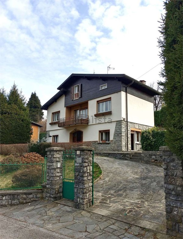 casa indipendente in vendita a Magreglio
