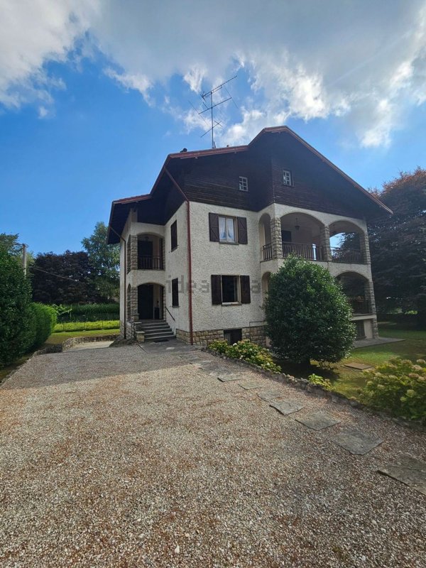 casa indipendente in vendita a Magreglio