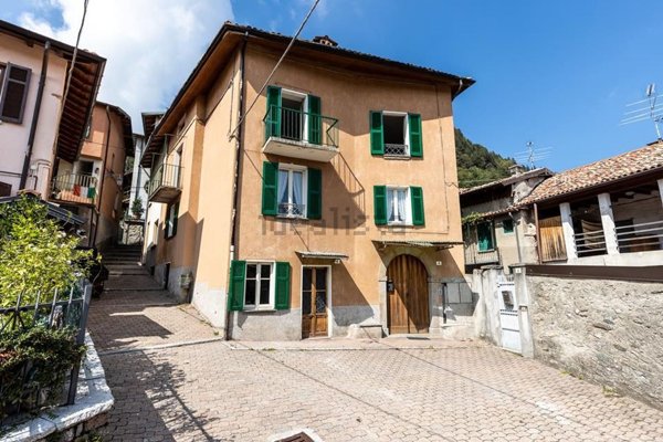 casa indipendente in vendita a Magreglio