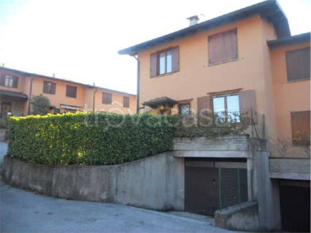 casa indipendente in vendita a Magreglio