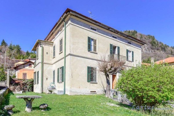 casa indipendente in vendita a Magreglio