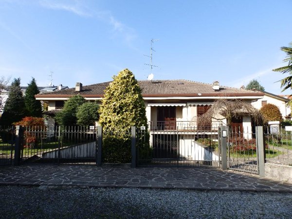 casa indipendente in vendita a Mariano Comense