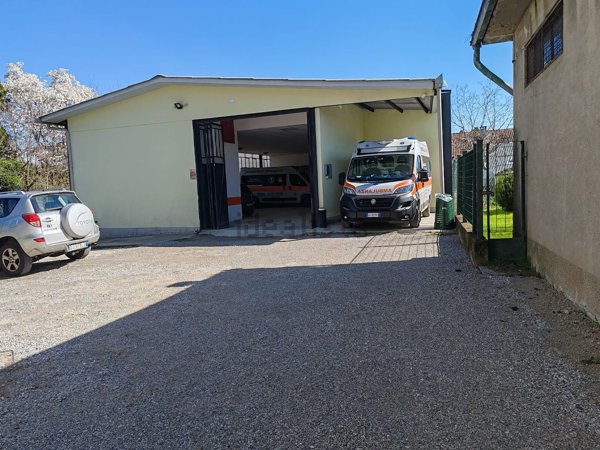 locale di sgombero in vendita a Mariano Comense
