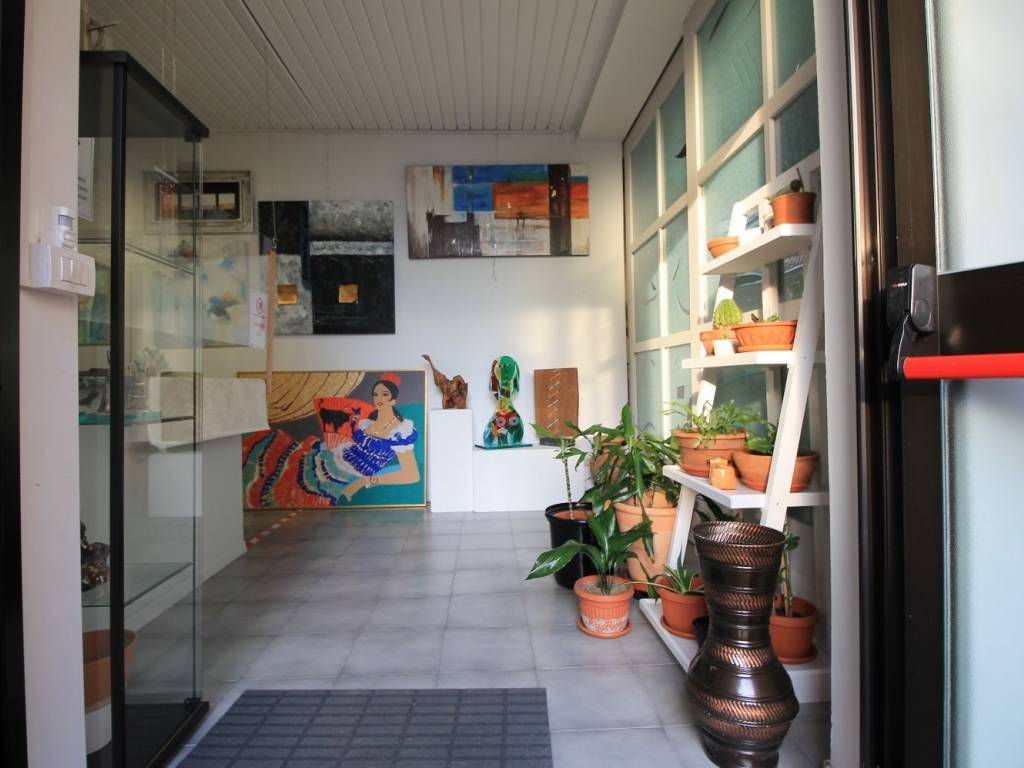 locale commerciale in vendita a Mariano Comense