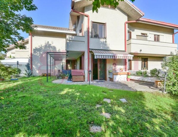 casa indipendente in vendita a Mariano Comense