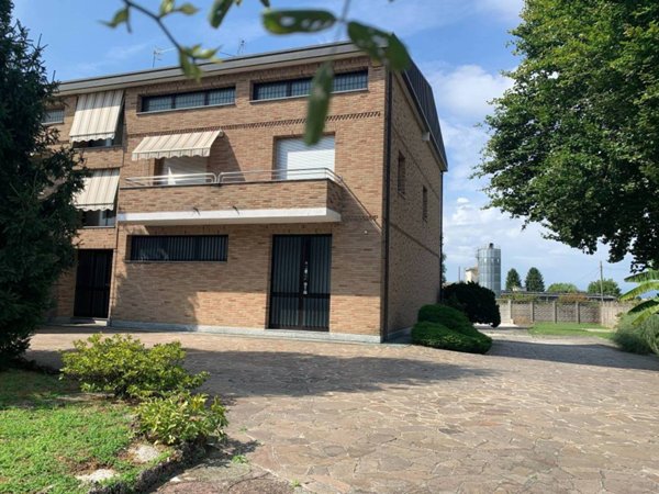 intera palazzina in vendita a Mariano Comense