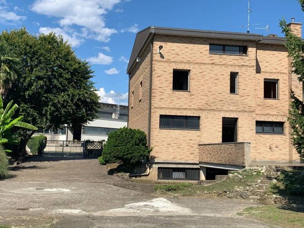 intera palazzina in vendita a Mariano Comense