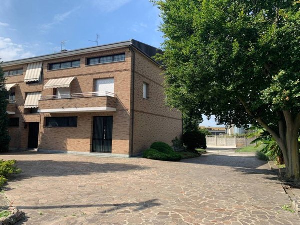 intera palazzina in vendita a Mariano Comense