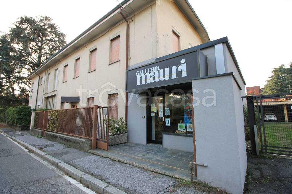 negozio in vendita a Mariano Comense