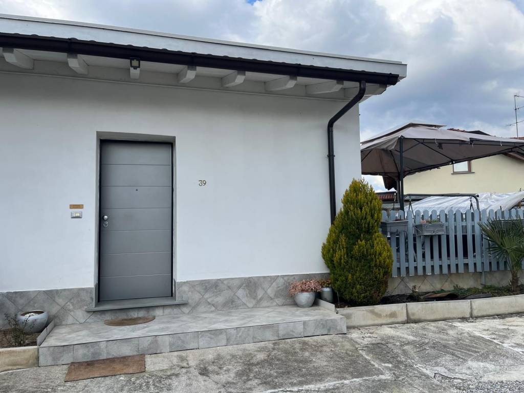 casa indipendente in vendita a Mariano Comense