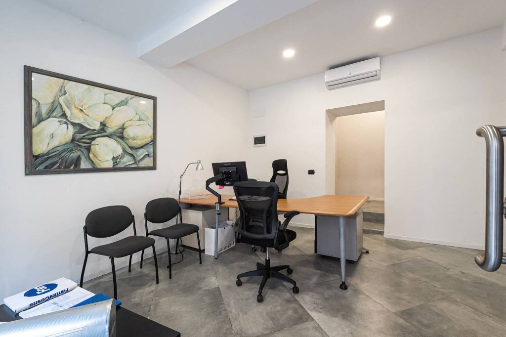 negozio in vendita a Mariano Comense