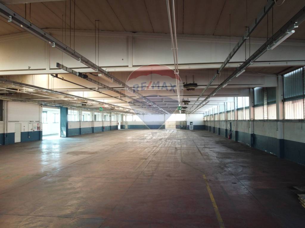 capannone in vendita a Mariano Comense