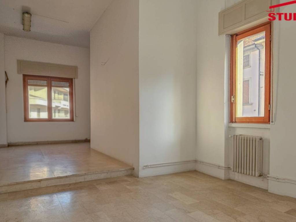 negozio in vendita a Mariano Comense