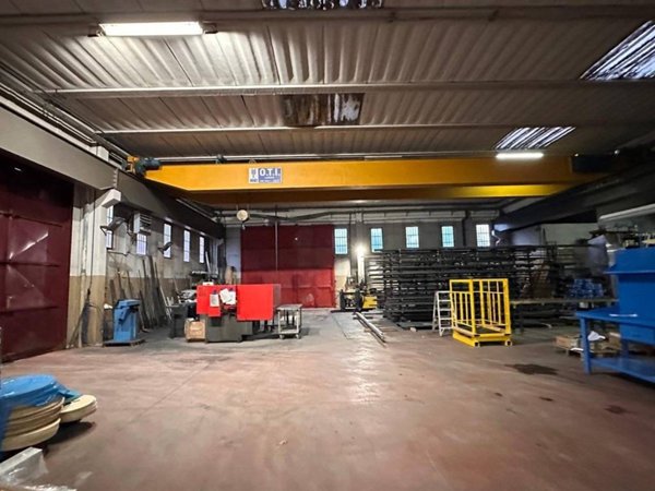 capannone in vendita a Mariano Comense