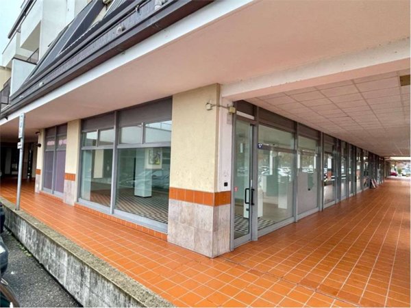 negozio in vendita a Mariano Comense