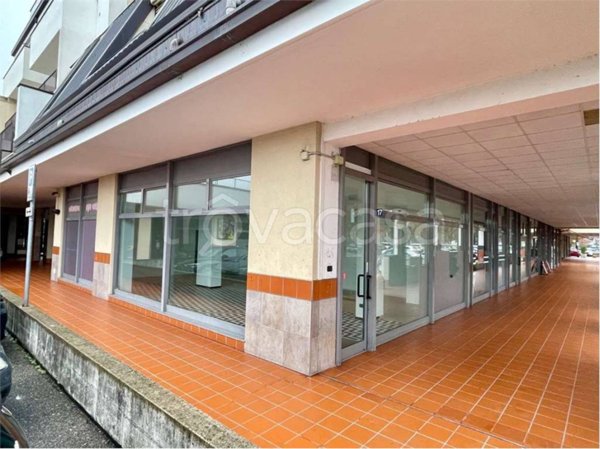 negozio in vendita a Mariano Comense