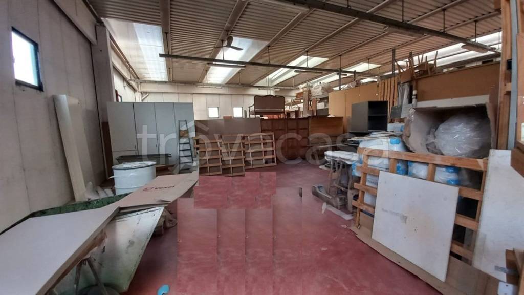 capannone in vendita a Mariano Comense