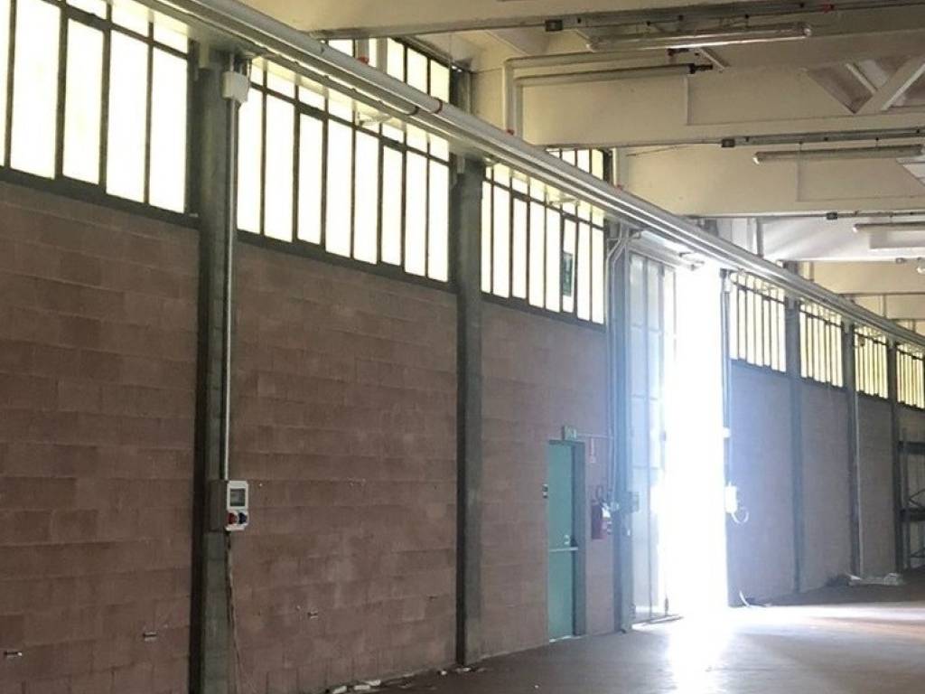 capannone in vendita a Mariano Comense