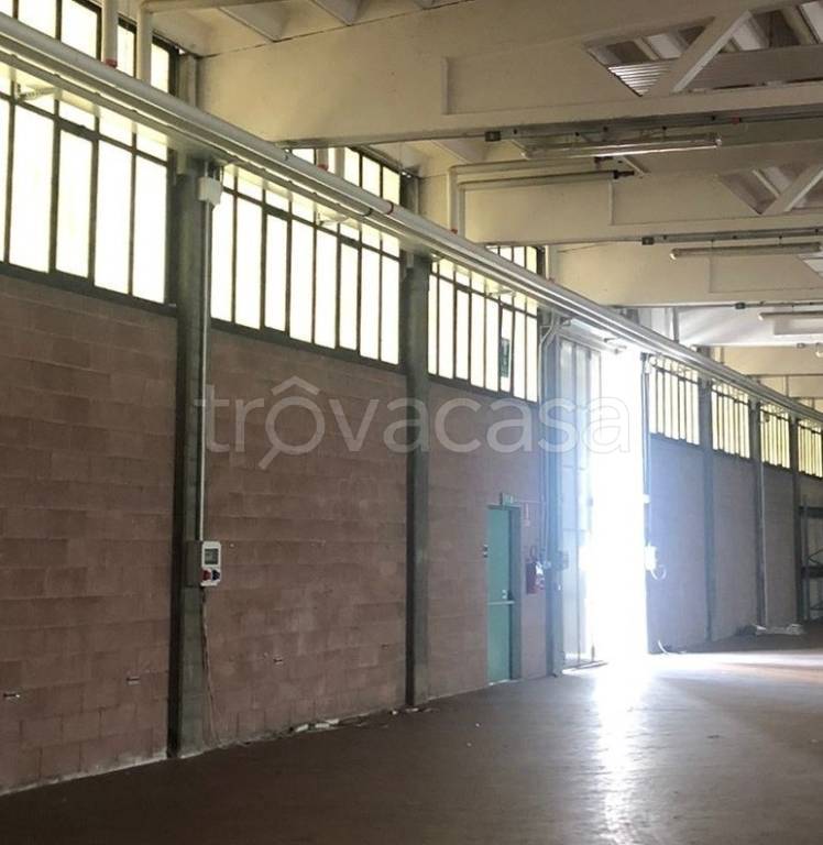 capannone in vendita a Mariano Comense