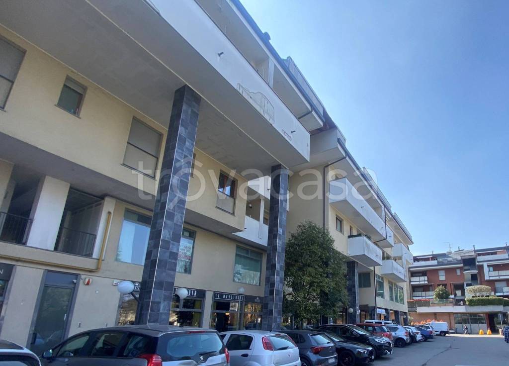 negozio in vendita a Mariano Comense