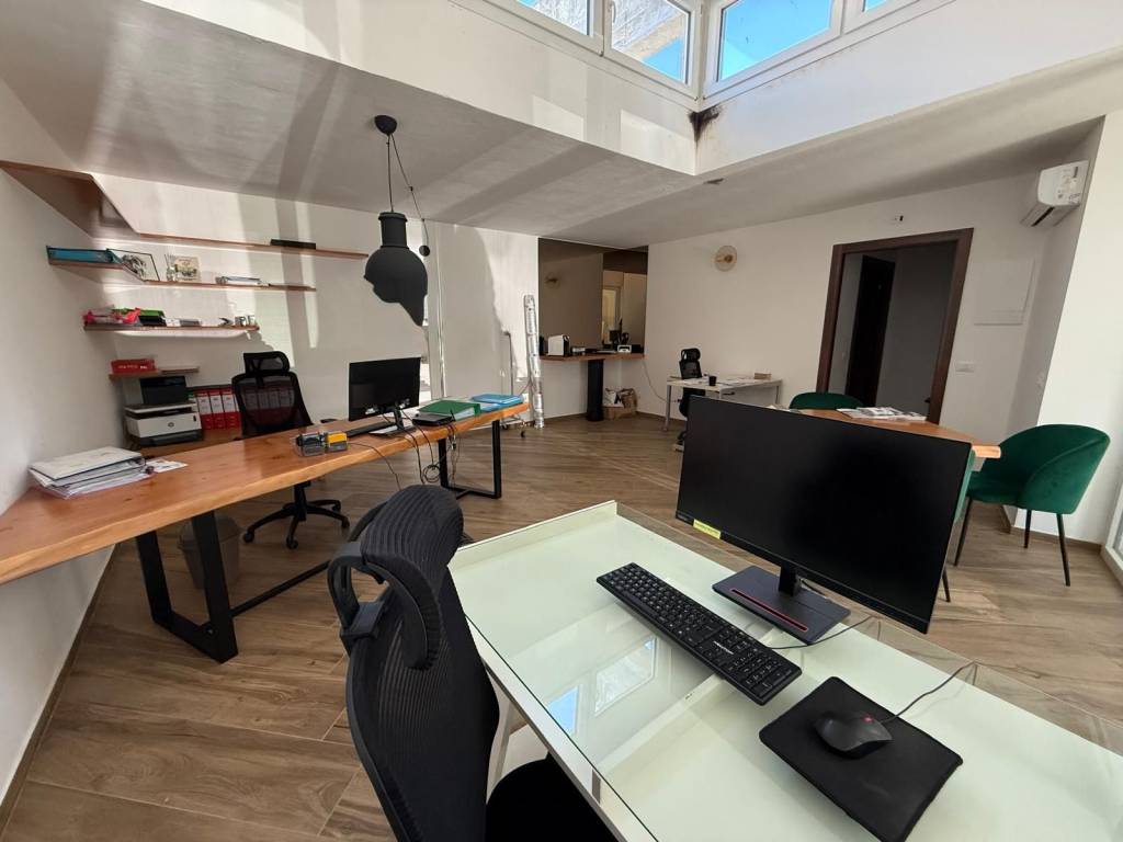 locale commerciale in vendita a Mariano Comense