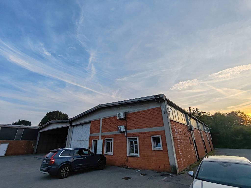 locale commerciale in vendita a Mariano Comense