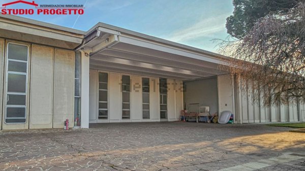 capannone in vendita a Mariano Comense