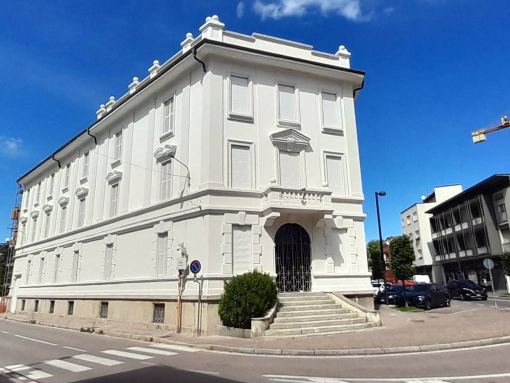intera palazzina in vendita a Mariano Comense