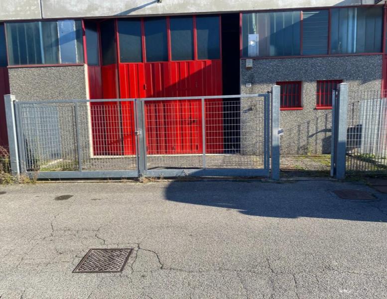 locale commerciale in vendita a Mariano Comense