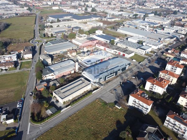 capannone in vendita a Mariano Comense