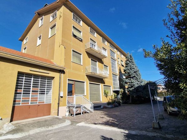 intera palazzina in vendita a Mariano Comense