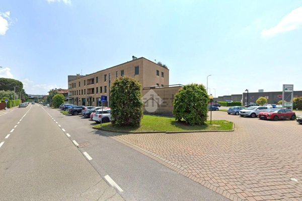 negozio in vendita a Mariano Comense