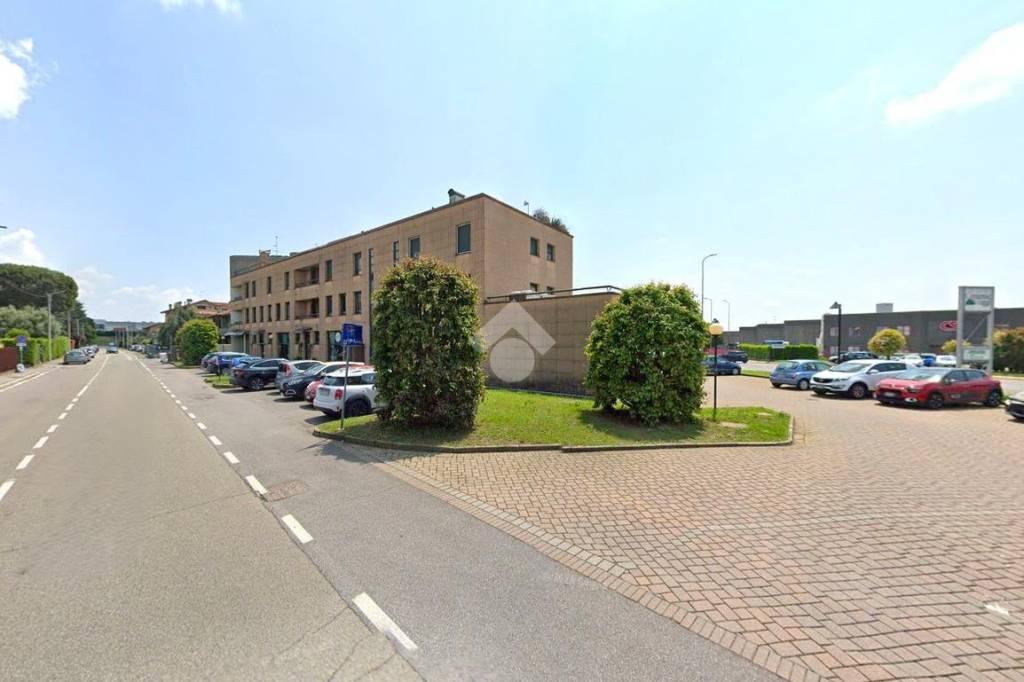 negozio in vendita a Mariano Comense