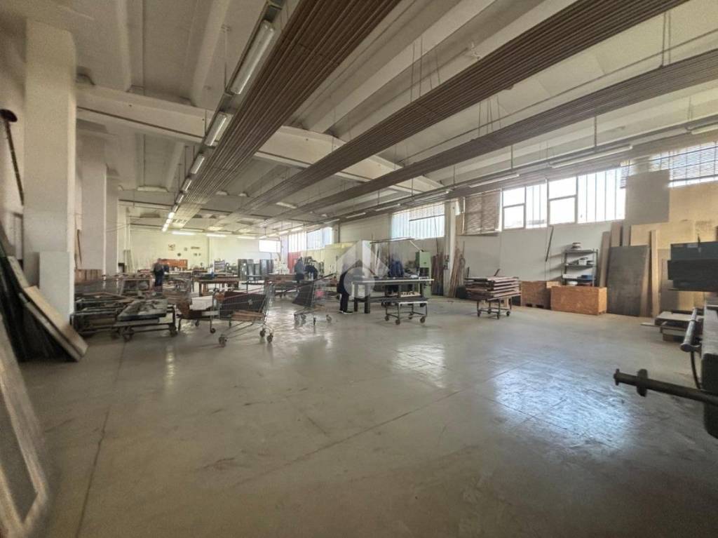 capannone in vendita a Mariano Comense