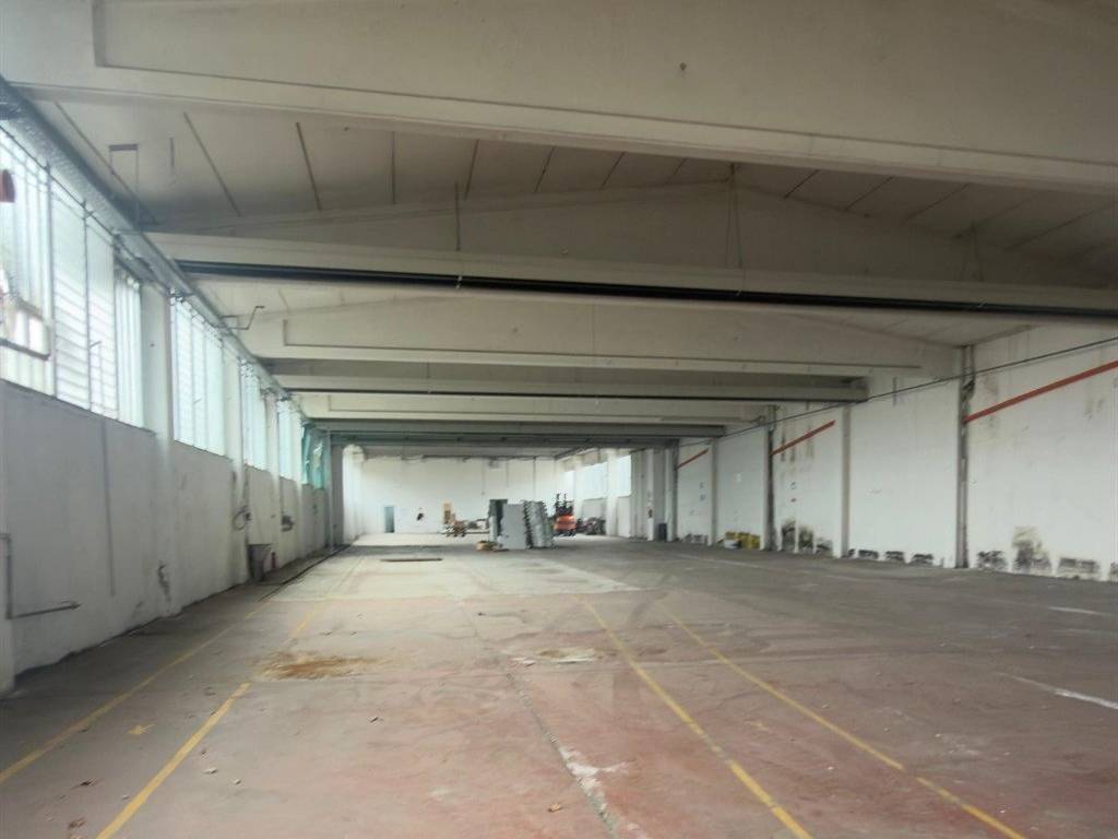 locale commerciale in vendita a Mariano Comense