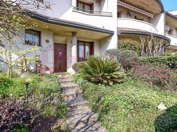 casa indipendente in vendita a Mariano Comense