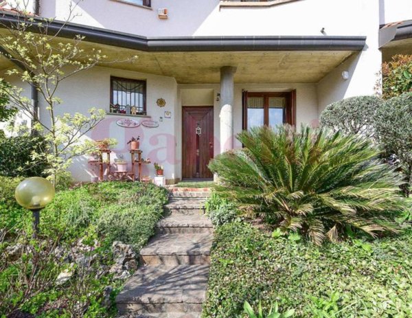 casa indipendente in vendita a Mariano Comense