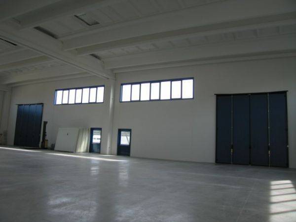 capannone in vendita a Mariano Comense