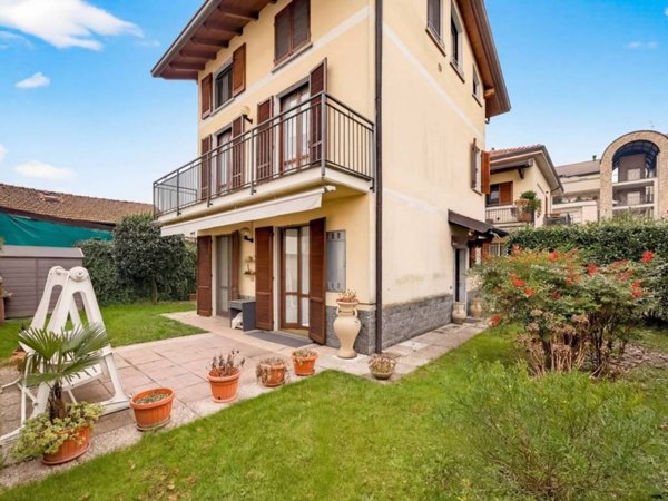 casa indipendente in vendita a Mariano Comense