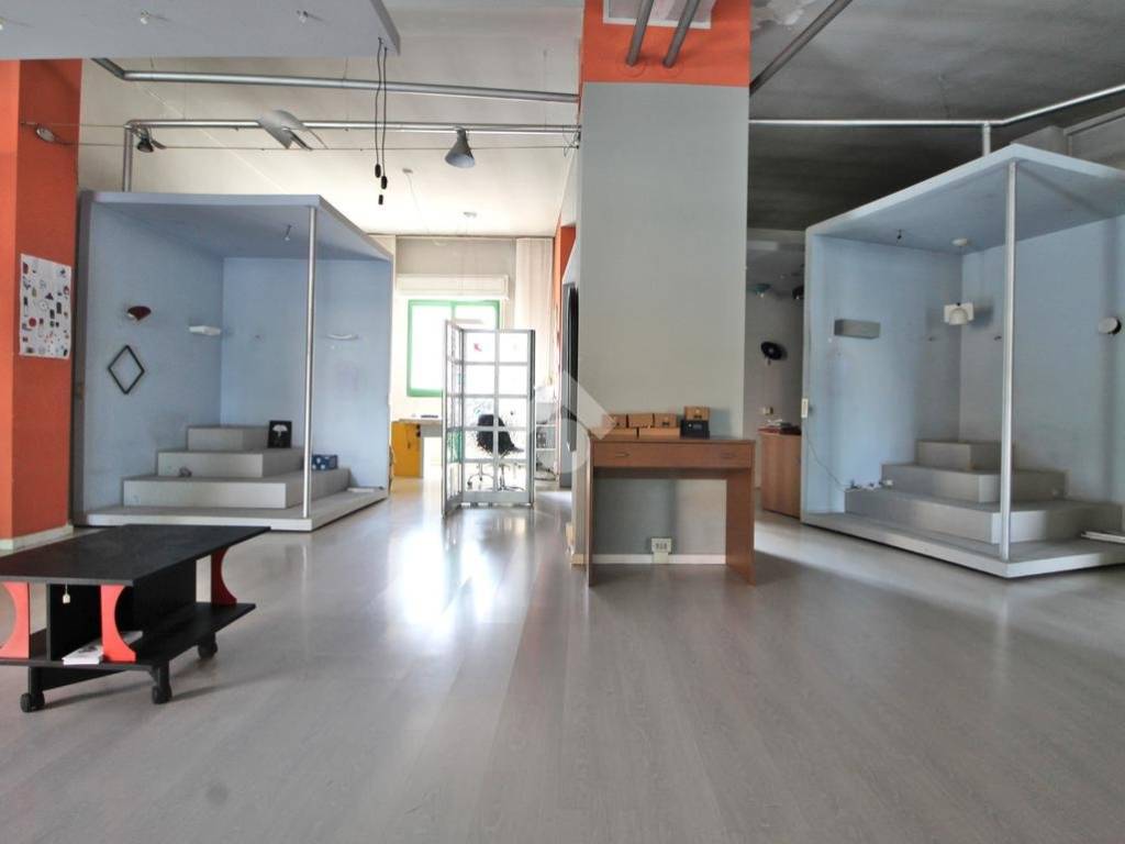 negozio in vendita a Mariano Comense