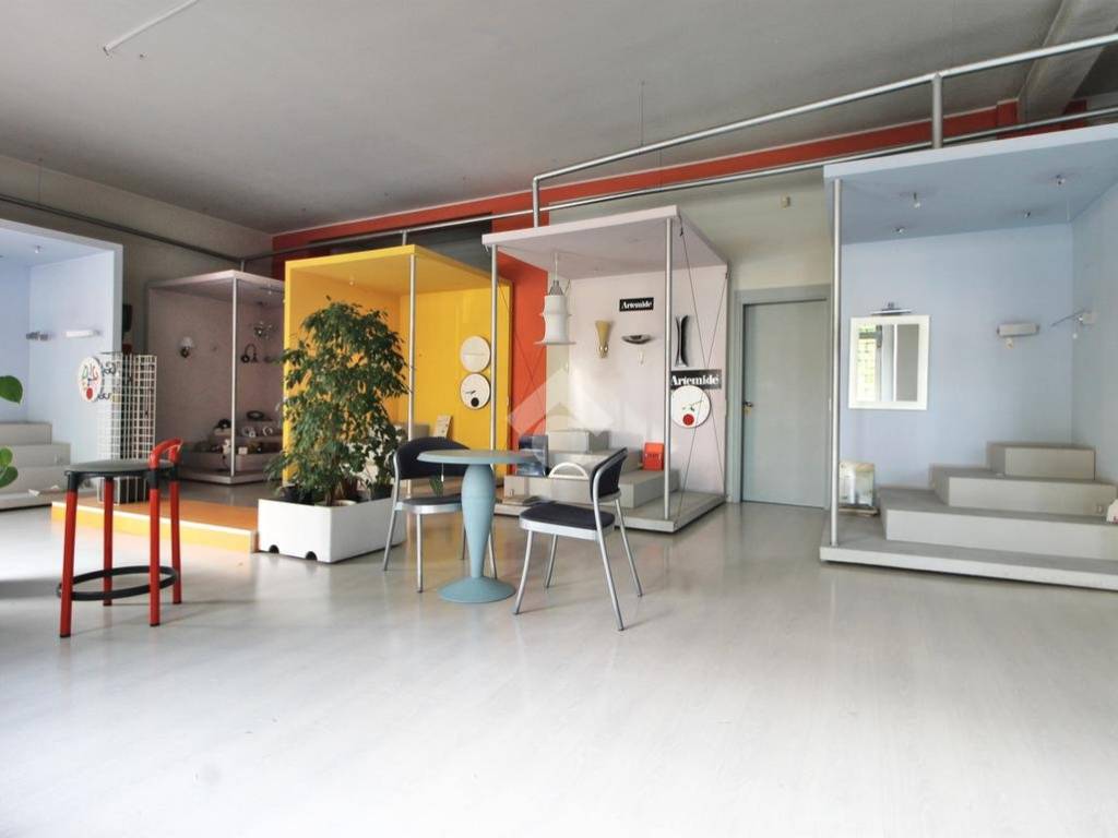 negozio in vendita a Mariano Comense