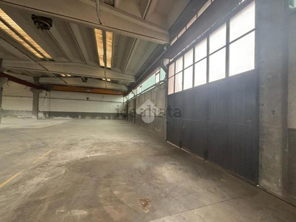 capannone in vendita a Mariano Comense