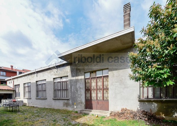 capannone in vendita a Mariano Comense