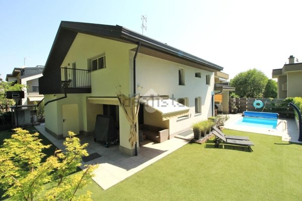 casa indipendente in vendita a Mariano Comense