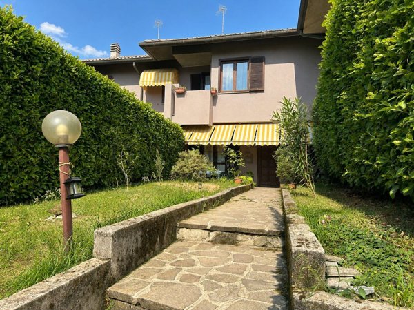 casa indipendente in vendita a Mariano Comense
