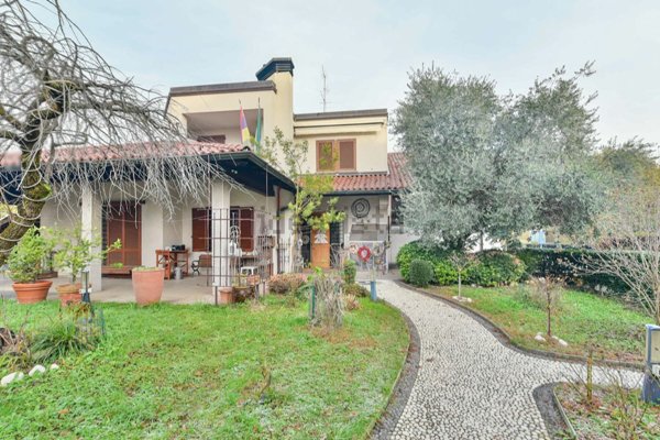 casa indipendente in vendita a Mariano Comense