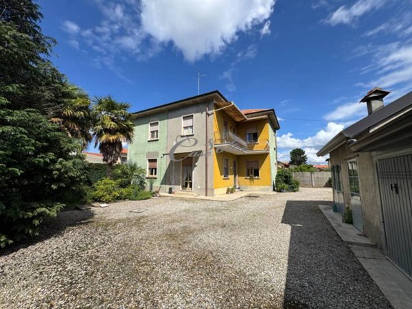 casa indipendente in vendita a Mariano Comense
