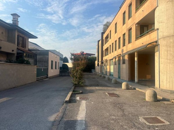 locale di sgombero in vendita a Mariano Comense