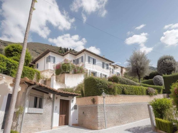 casa indipendente in vendita a Maslianico