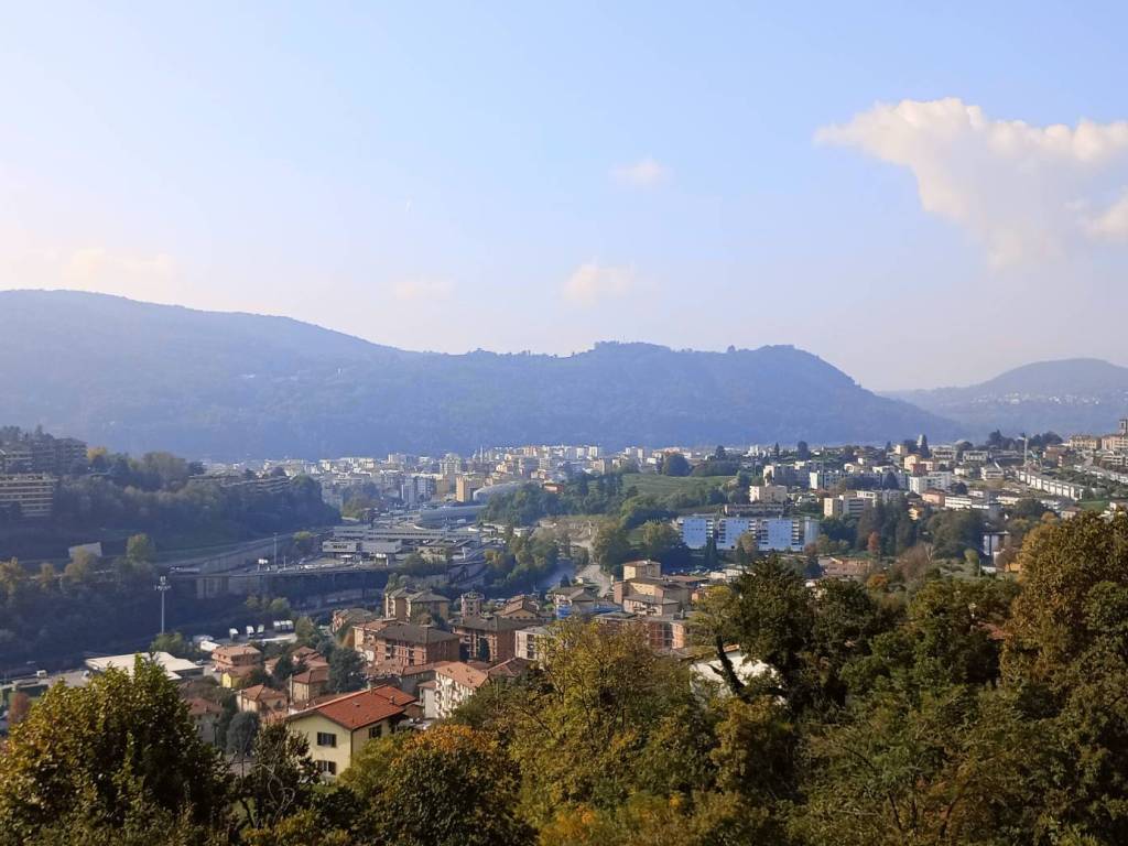 casa indipendente in vendita a Maslianico